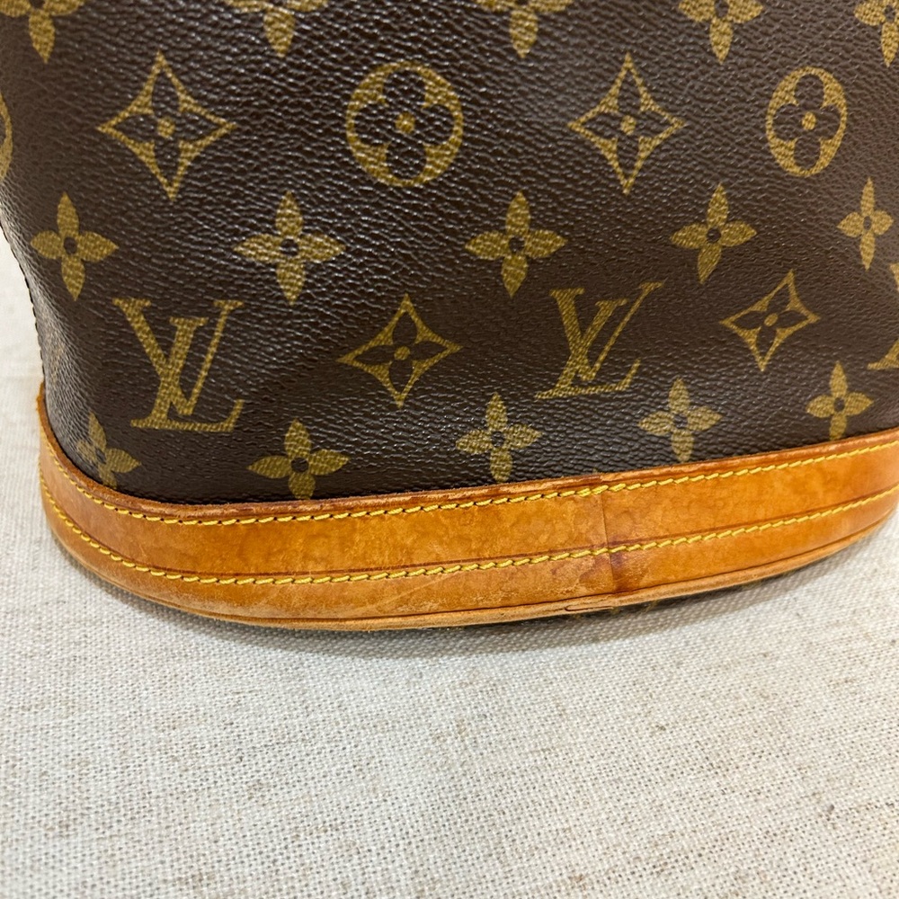 Louis Vuitton Monogram Petit Bucket 23 - Picture 8 of 16